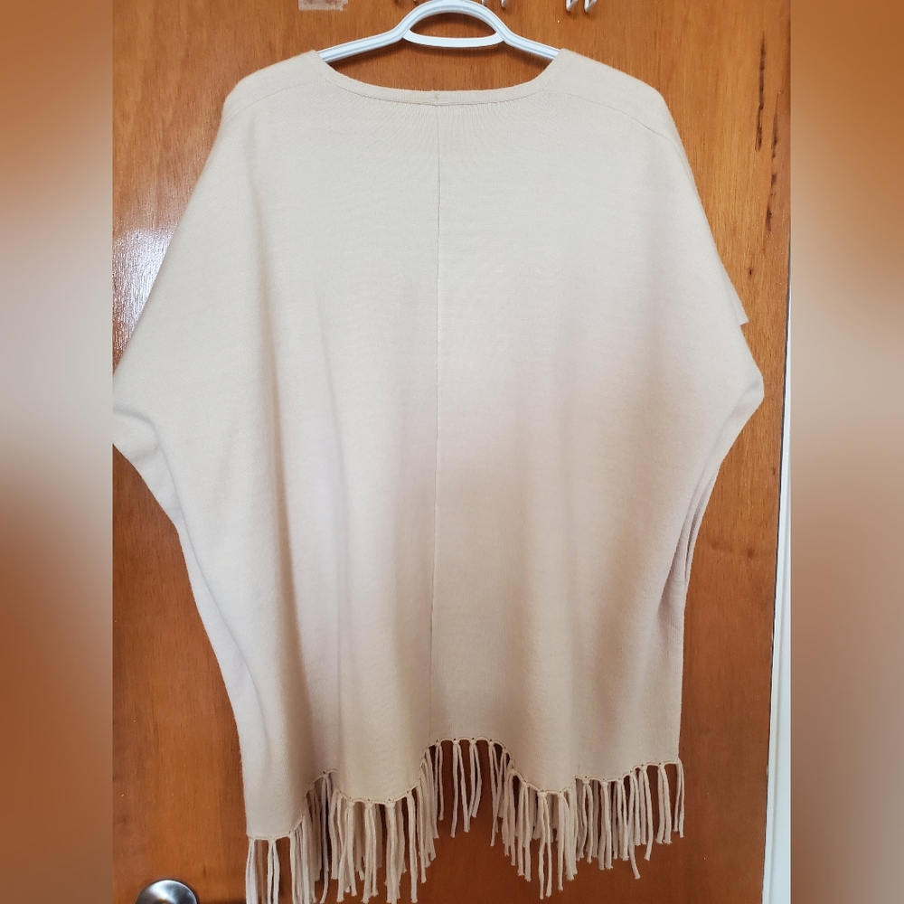 Esqualo XS-XL Cream Knit Shawl or Shrug with pockets and fringe detail - Picture 8 of 10
